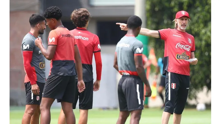 Ricardo Gareca en los entrenamientos de la Selección Peruana.