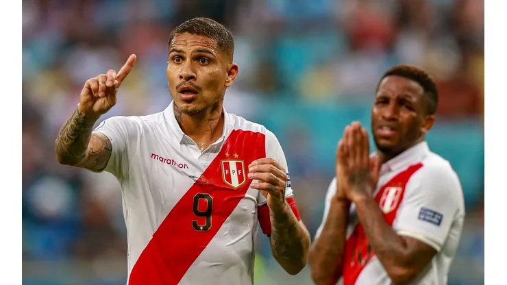 Paolo Guerrero y Jefferson Farfán disputando la Copa America Brasil 2019. Foto: Getty