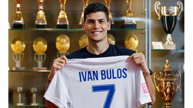 Iván Bulos posando con la número 7. (Foto: Instagram)