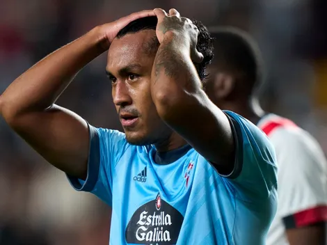 Renato Tapia volvió a jugar: lo sacaron en el entretiempo