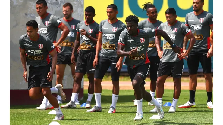 La Selección Peruana en su primer día de entrenamiento del 2022. Foto: FPF
