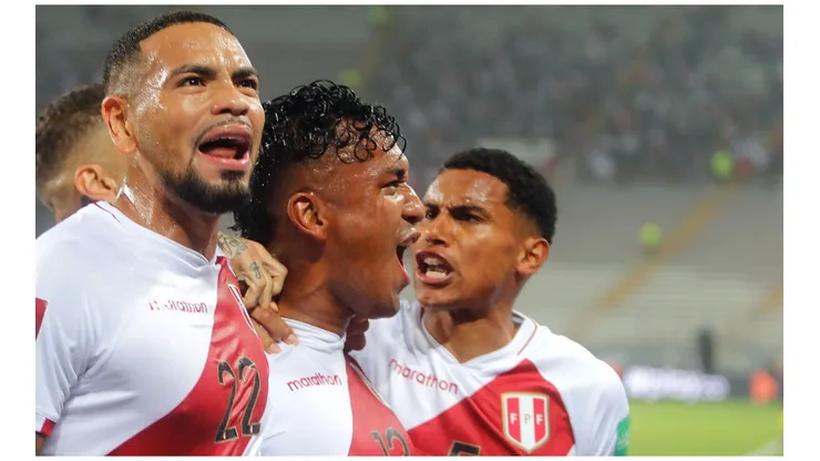 El plantel de la Selección Peruana festejando un gol. (Foto: Getty Images)
