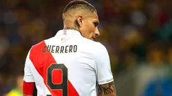 Paolo Guerrero defendiendo los colores de la Selección Peruana. (Foto: Getty Images)