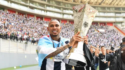 Arley Rodríguez tras salir campeón con Alianza Lima en la final de la Liga 1-2021 ante Sporting Cristal. Foto: Liga1