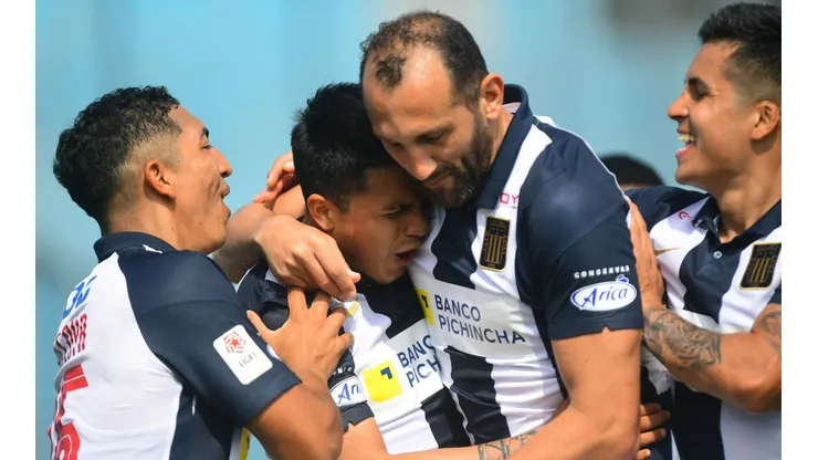Alianza Lima celebra anotación de Jairo Concha en la Liga 1 2021. Foto: Liga1