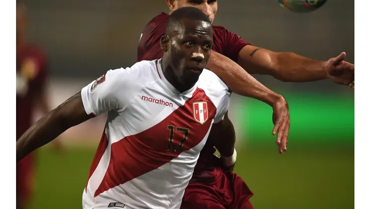 Luis Advíncula y un mensaje para concientizar (Foto: Getty Images).