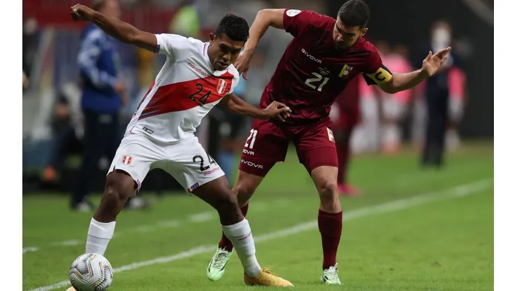 Raziel García con la Selección Peruana ante Venezuela por la fase de grupos de la Copa América. Foto:Getty
