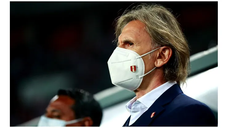 Ricardo Gareca durante un cotejo de Perú. (Foto: Getty Images)