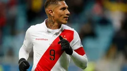 Paolo Guerrero vistiendo la camiseta de la Selección Peruana. Foto: Getty