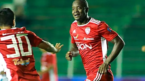 John Jairo Mosquera celebrando un tanto con el Royal Pari de Boliviai. (Foto: Facebook Royal Pari)