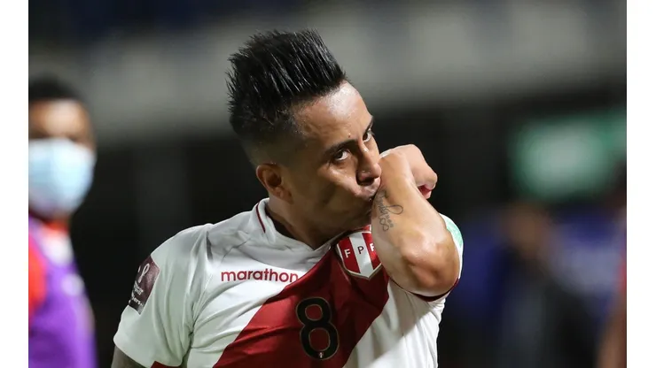 Christian Cueva celebra, tal vez, el gol más importante de Perú rumbo a Qatar 2022. Foto: Getty
