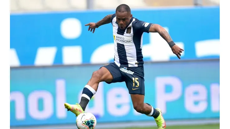 Alianza Lima le renovó al Zorrito Aguirre, entre muchos otros.