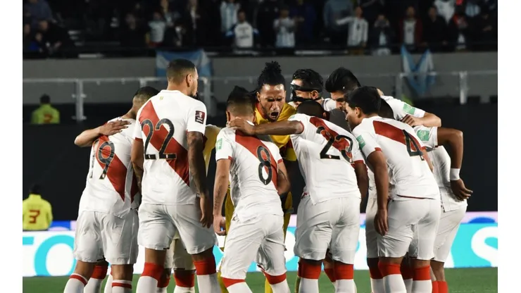 Carlos Zambrano jugó contra Argentina en las eliminatorias.