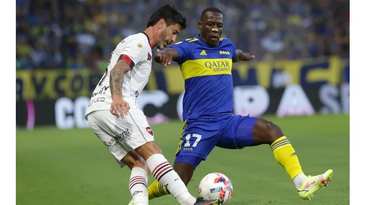 Luis Advíncula fue el lateral derecho contra Newells.