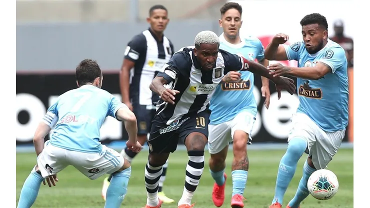 Jefferson Farfán seguramente entre en los minutos finales del partido.