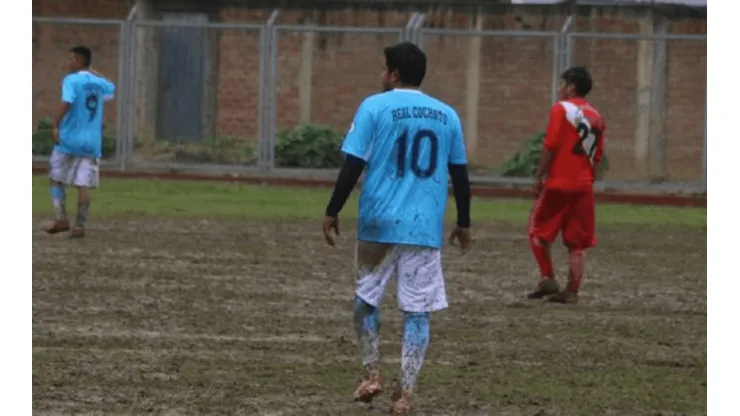 Después de descender: Reimond Manco captado jugando torneo distrital en Huánuco