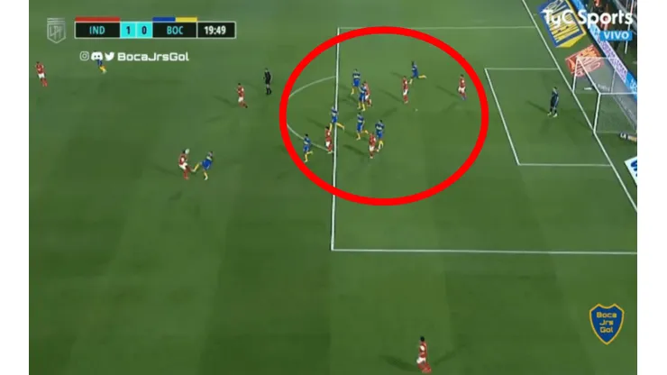 ¿Error infantil? Luis Advíncula habilitó insólitamente en el gol de Independiente