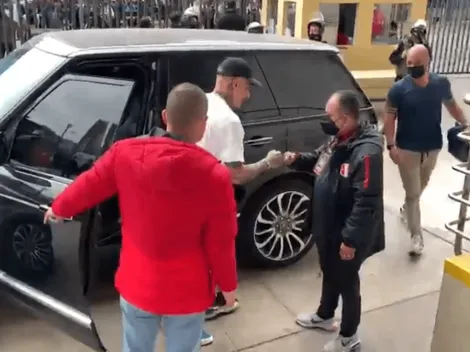 Hincha de lujo: Paolo Guerrero se hizo presente en el Estadio Nacional para ver la gran final