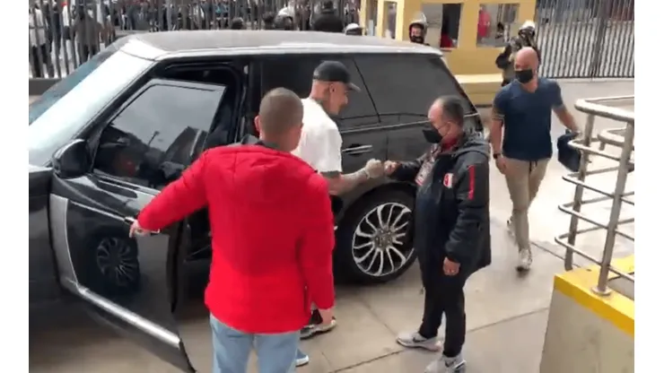 Paolo Guerrero se hizo presente en el Estadio Nacional para ver la gran final