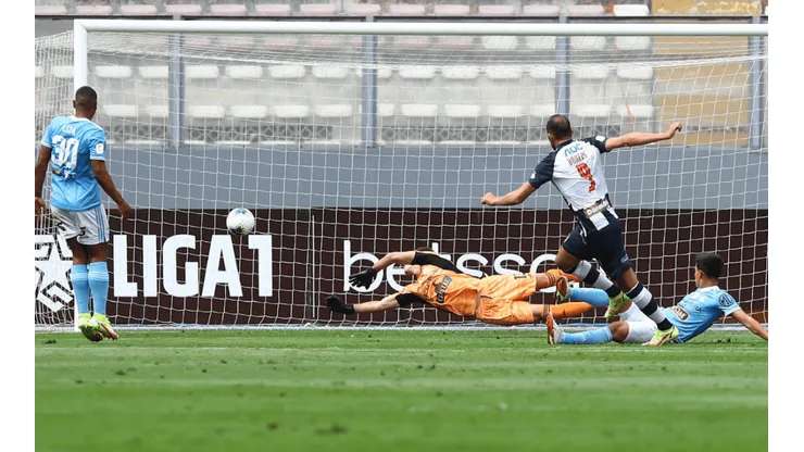 Hernán Barcos y la definición más exacta de su gol contra Sporting Cristal