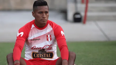 Pedro Aquino no pudo terminar el partido en Caracas por lesión. Fuente: Selección Peruana.