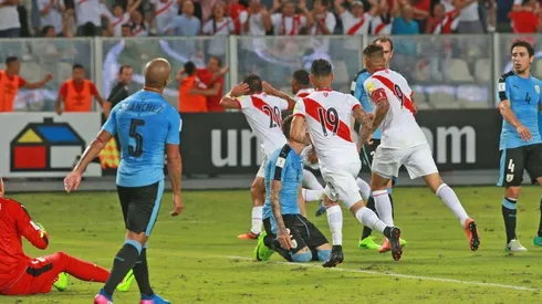 Perú jugó la fecha 14 contra Uruguay y le ganó en el Nacional de Lima.