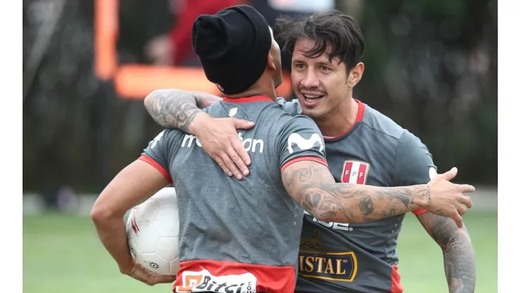 Mostraron su talento: Selección jugó teqball entre Cueva y Carrillo ante Yotún y Lapadula