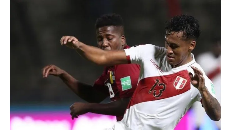 Renato Tapia fue una de las figuras de Perú contra Venezuela.