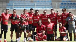 La Selección Peruana partió este domingo rumbo a Venezuela y este lunes entrenó ahí.