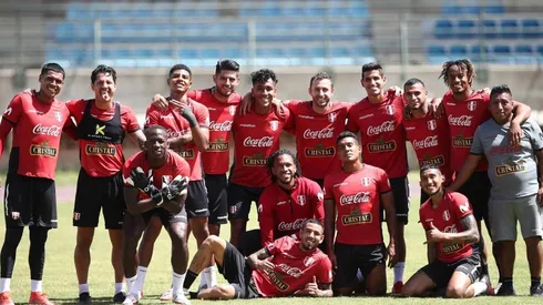 La Selección Peruana partió este domingo rumbo a Venezuela y este lunes entrenó ahí.