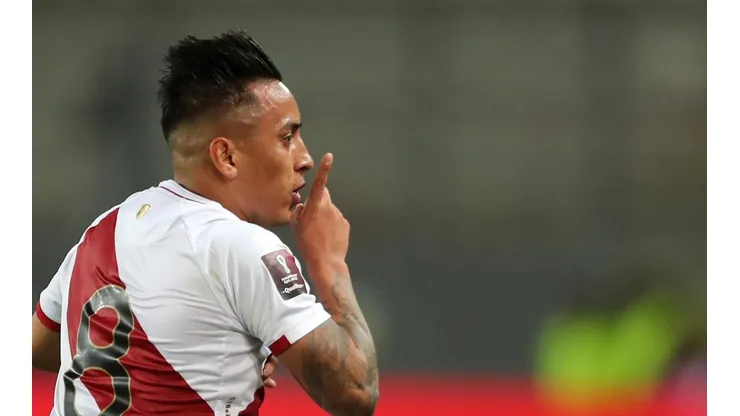 Christian Cueva marcó el 2-0 de cabeza en el Nacional de Lima.