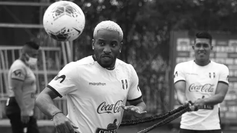 Jefferson Farfán entrena en la Videna desde la semana pasada.