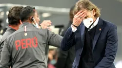 Comparten foto de Gareca haciendo un lujo y las redes estallan en insultos: "argollero"