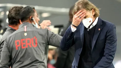 Comparten foto de Gareca haciendo un lujo y las redes estallan en insultos: "argollero"