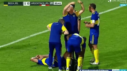 Se encienden las alarmas: Carlos Zambrano salió lesionado en la victoria de Boca Juniors