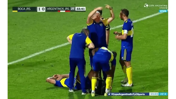 Se encienden las alarmas: Carlos Zambrano salió lesionado en la victoria de Boca Juniors