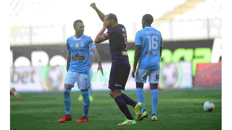 Con gran remate cruzado, Hernán Barcos marcó así el 2-1 para Alianza ante Cristal