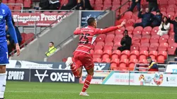 Los pasó como a conos: Rodrigo Vilca y su gol 'estilo pistero' en el triunfo del Doncaster Rovers