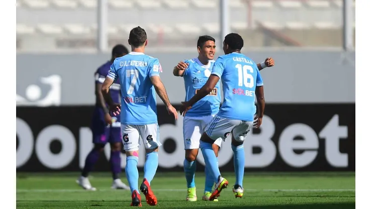 ¡Contundente! Con golazo, Irven Ávila alarga la ventaja 2-0 para Cristal ante Alianza
