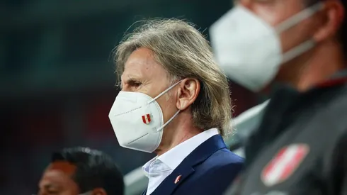 Ricardo Gareca en el himno de Perú. Foto: Getty