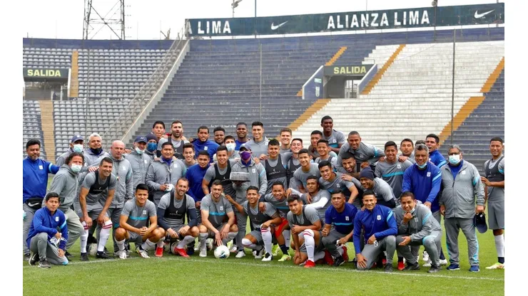 Alianza Lima celebró el cumpleaños de Guillermo Salas.