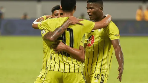 Tremendo pase: Wilder Cartagena regaló una asistencia desde la mitad de la cancha