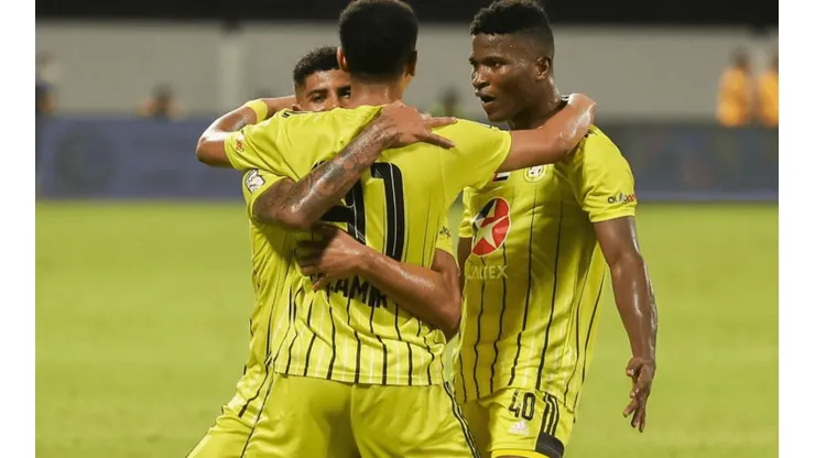 Tremendo pase: Wilder Cartagena regaló una asistencia desde la mitad de la cancha