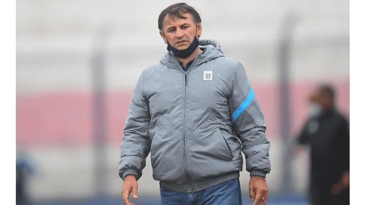 La planificación de Carlos Bustos para enfrentar a Sporting Cristal en las dos grandes finales