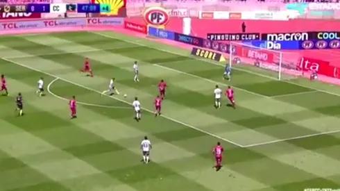 Costa definió por abajo yal costado del arquero de la Serena.