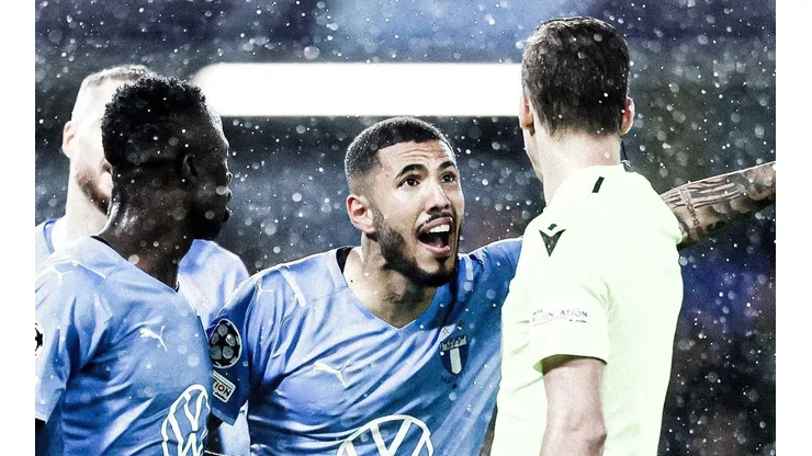 Sergio Peña fue parte de la goleada recibida por su equipo en la Champions.