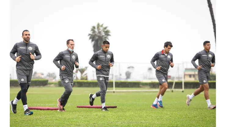 Universitario suele entrenar en Campomar.