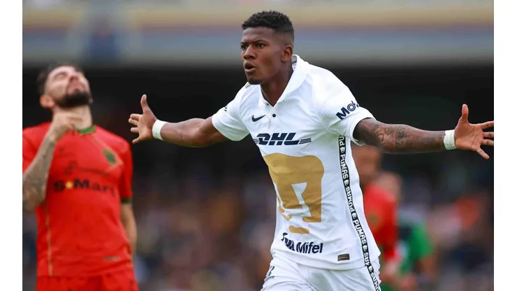 Corozo marcó espectacular golazo para el triunfo de Pumas UNAM y lo celebró bailando