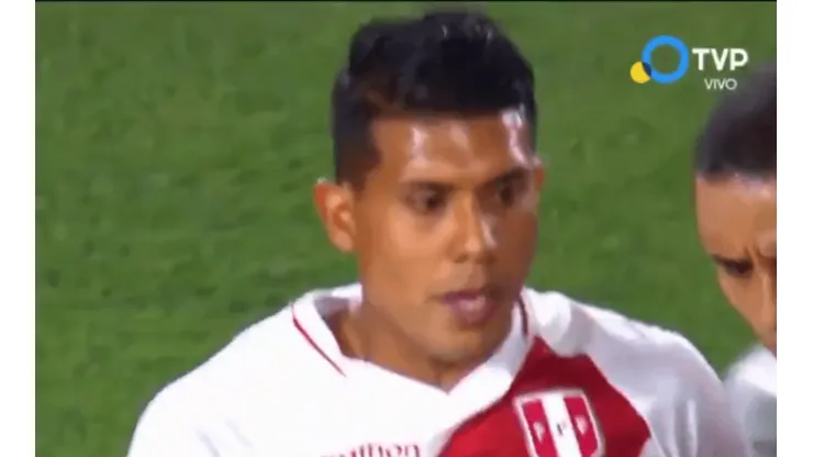 Hinchas peruanos destruyen a Raziel García: "Malísimo, se quedó en la Copa América de Brasil"