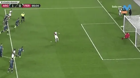 No lo podemos creer: Yoshimar Yotún desperdició el penal ante 'El Dibu' Martínez de Argentina